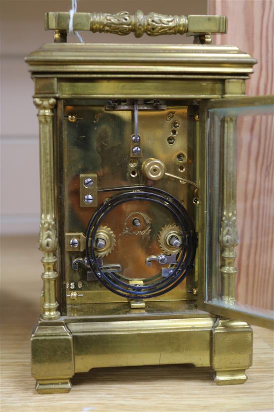 A carriage clock H.16cm x W.11cm